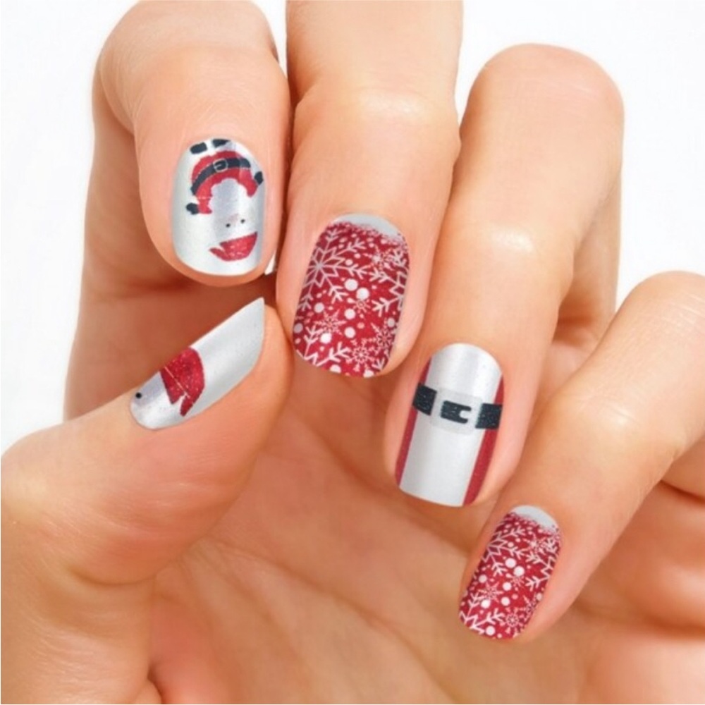 🎅🏽 *Retired* NWT Color Street Father Christmas Nail Strips
